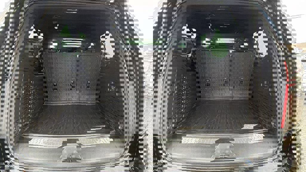 Certified 2024 Chevrolet Suburban Z71 w/ Luxury Package image 10