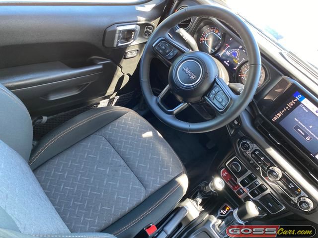 Used 2025 Jeep Gladiator Mojave w/ Convenience Group AWD/4WD image 21