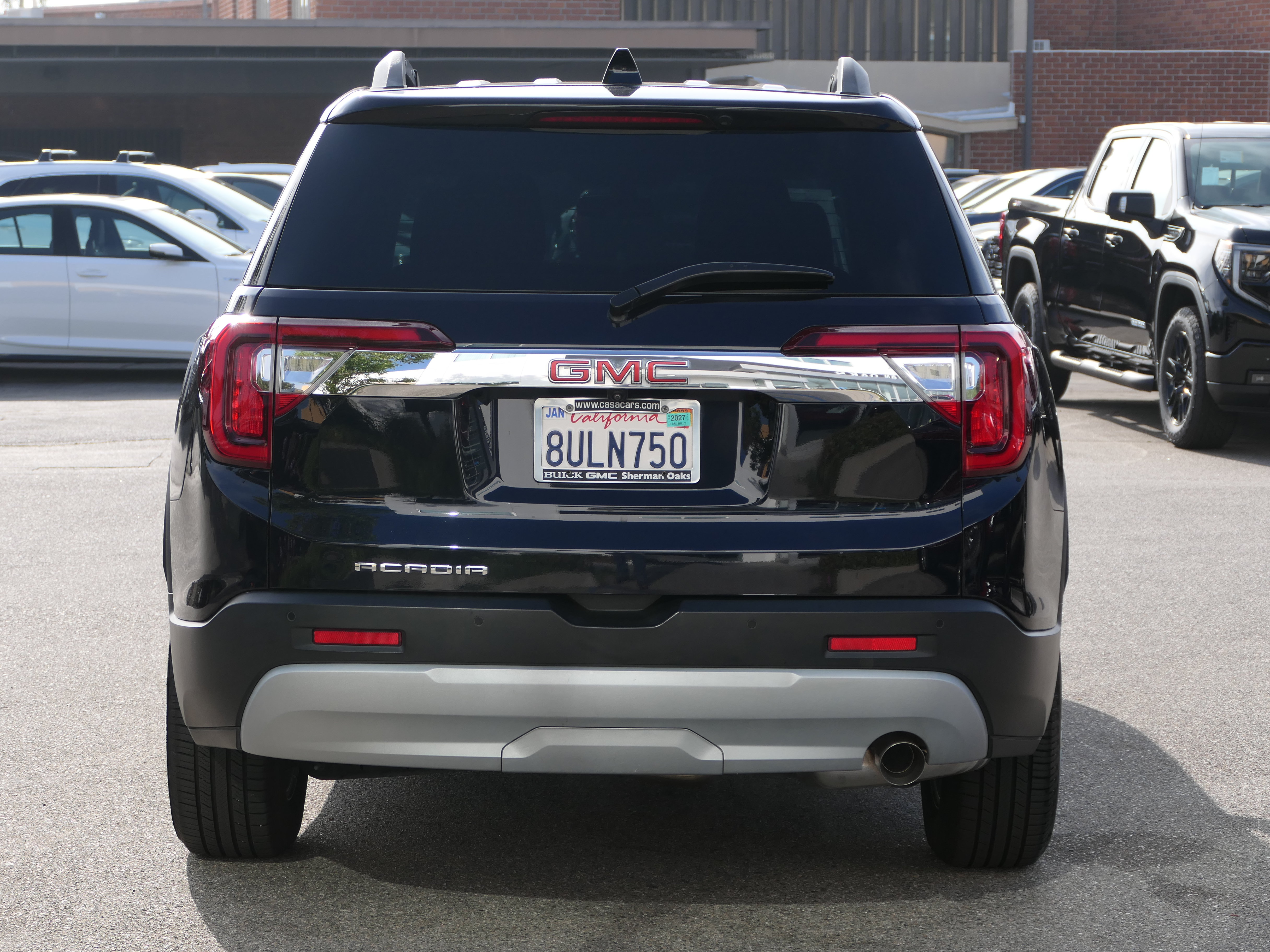 Used 2021 GMC Acadia SLE w/ Driver Convenience Package FWD image 4