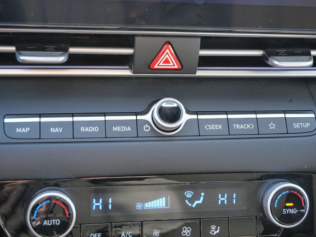 Used 2024 Hyundai Elantra SEL image 41