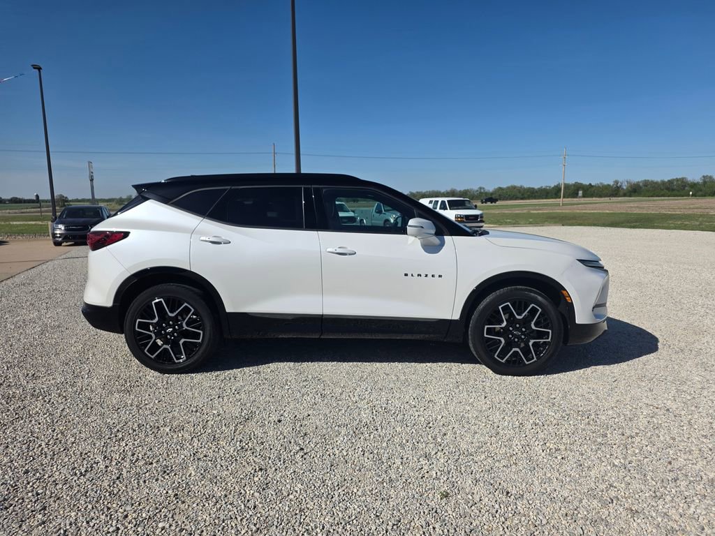 Used 2023 Chevrolet Blazer RS w/ Driver Confidence II Package FWD image 2