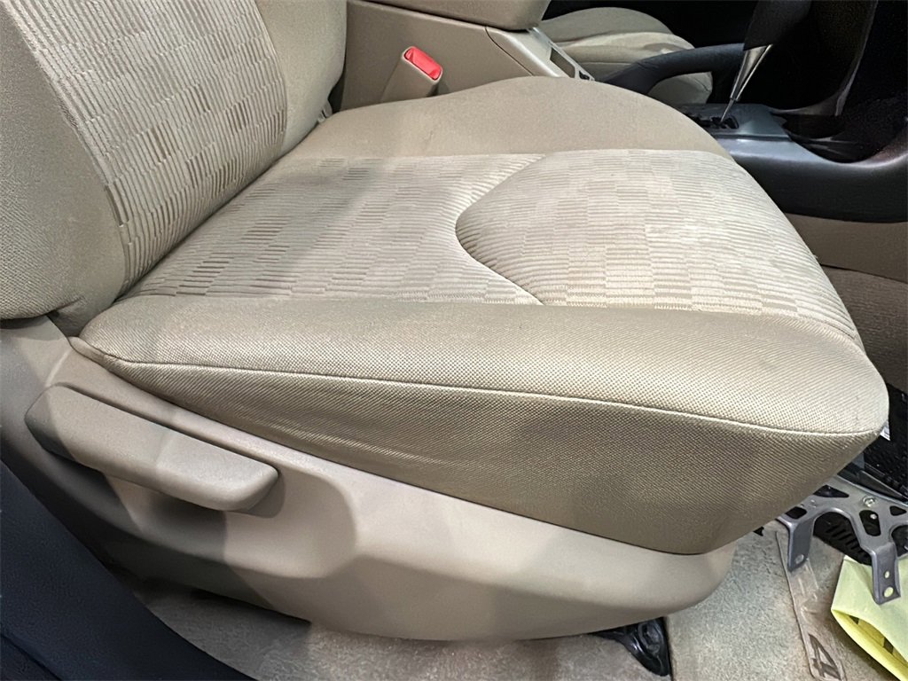 Used 2011 Toyota RAV4 4WD image 12