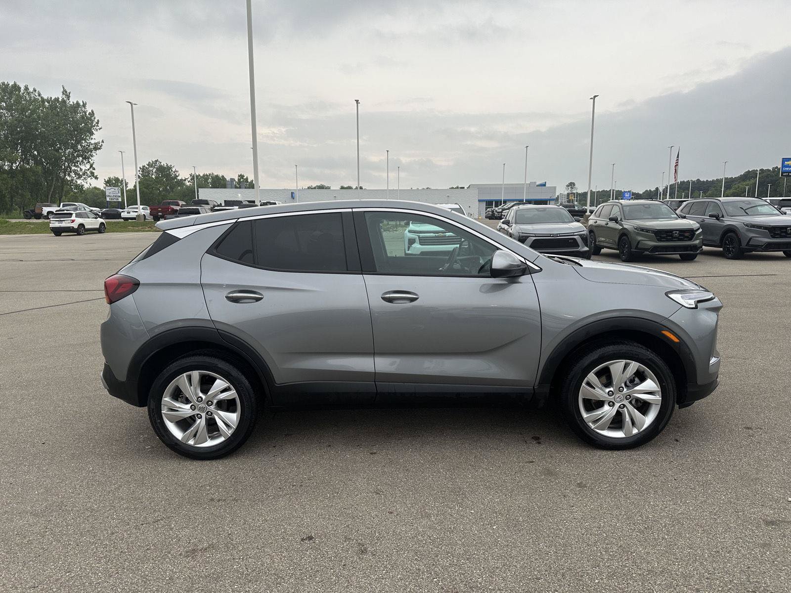 Used 2025 Buick Encore GX Preferred AWD/4WD image 9