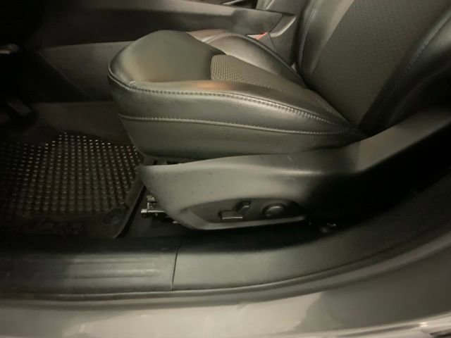 Used 2024 Jeep Compass Latitude w/ Sun and Sound Group image 17