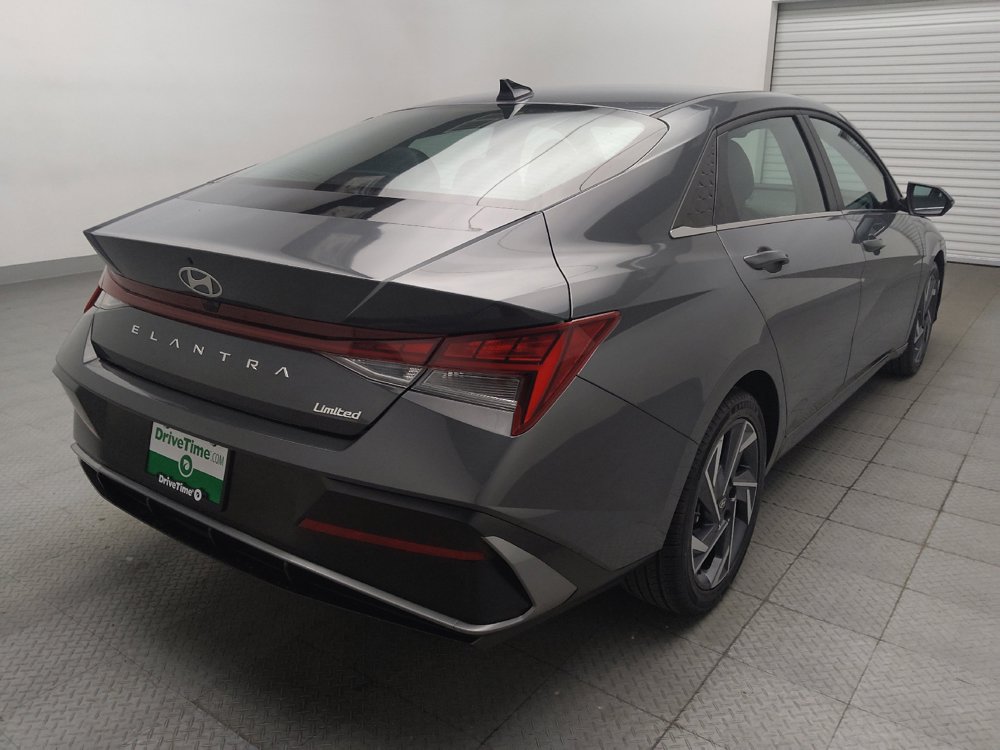 Used 2025 Hyundai Elantra Limited FWD image 9