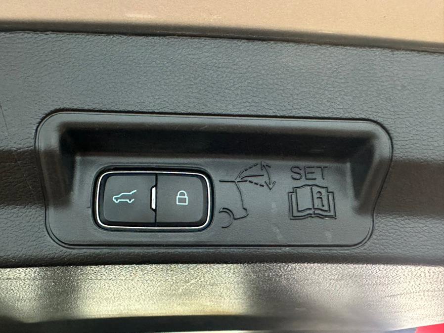 Used 2022 Ford Explorer ST-Line w/ Class IV Trailer Tow Package image 20