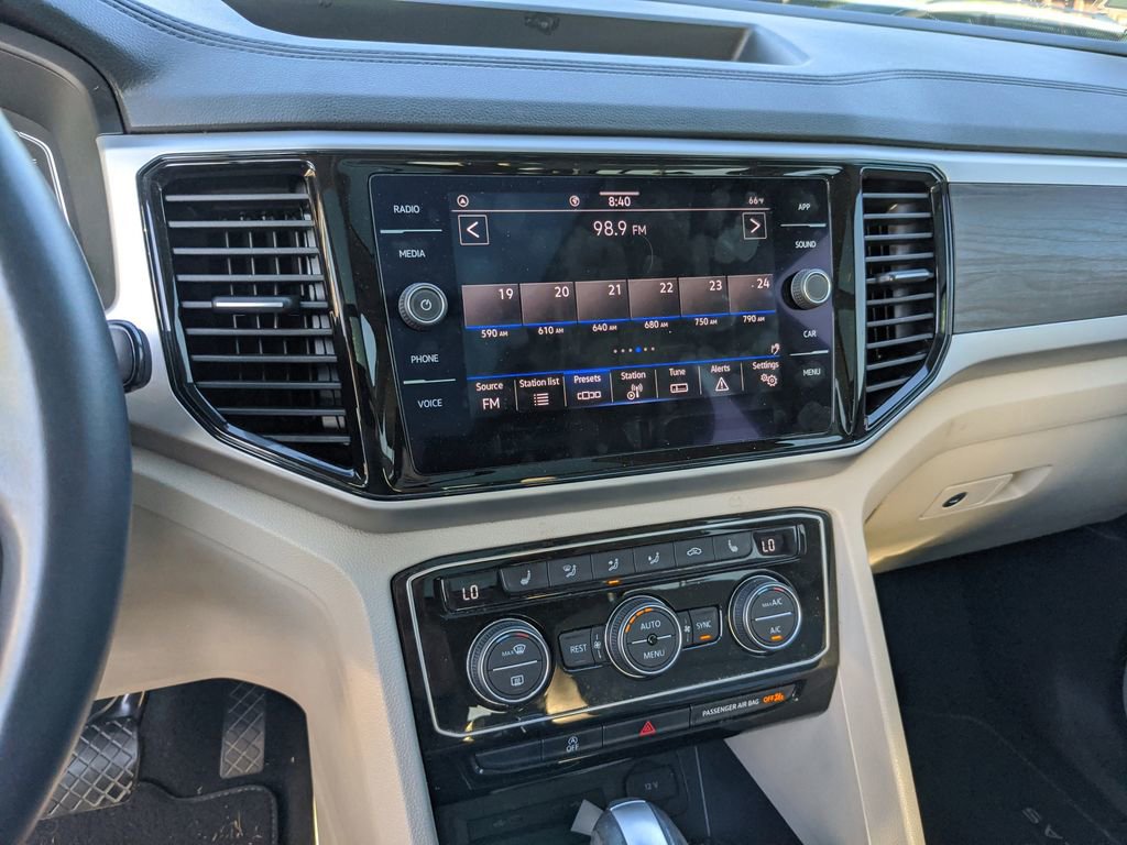 Used 2022 Volkswagen Atlas SE w/ Panoramic Sunroof Package image 9