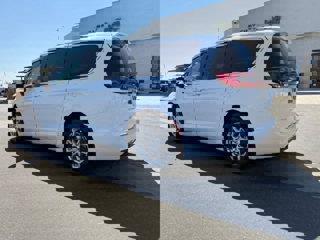 New 2026 Chrysler Pacifica Select image 4
