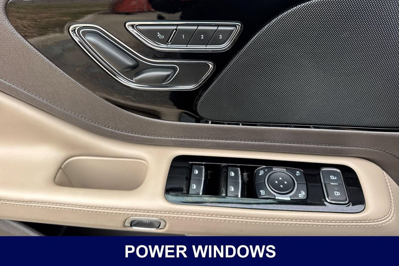Used 2023 Lincoln Aviator 2WD w/ Premium Package image 11