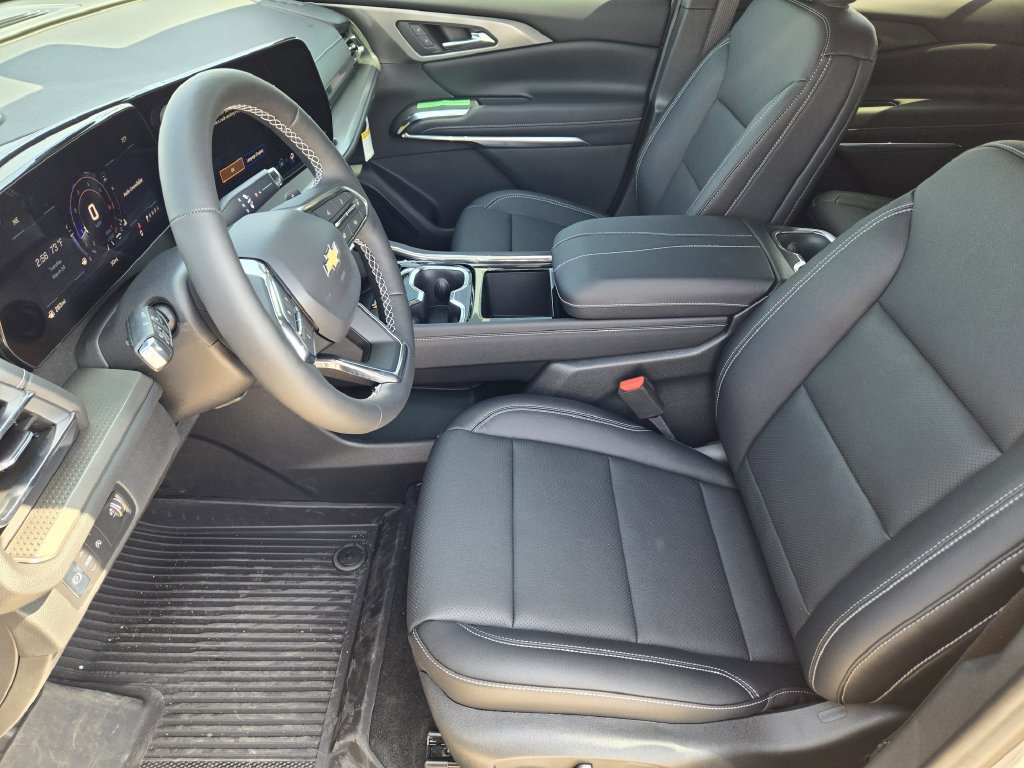 New 2026 Chevrolet Traverse LT w/ Sun and Wheel Package FWD image 10