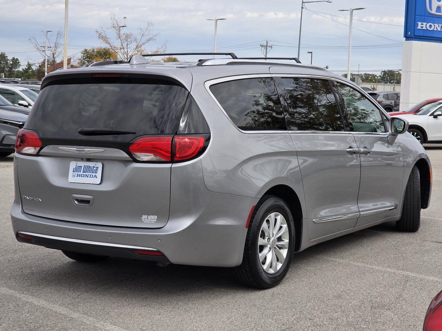Used 2018 Chrysler Pacifica Touring-L w/ Premium Audio Group FWD image 14