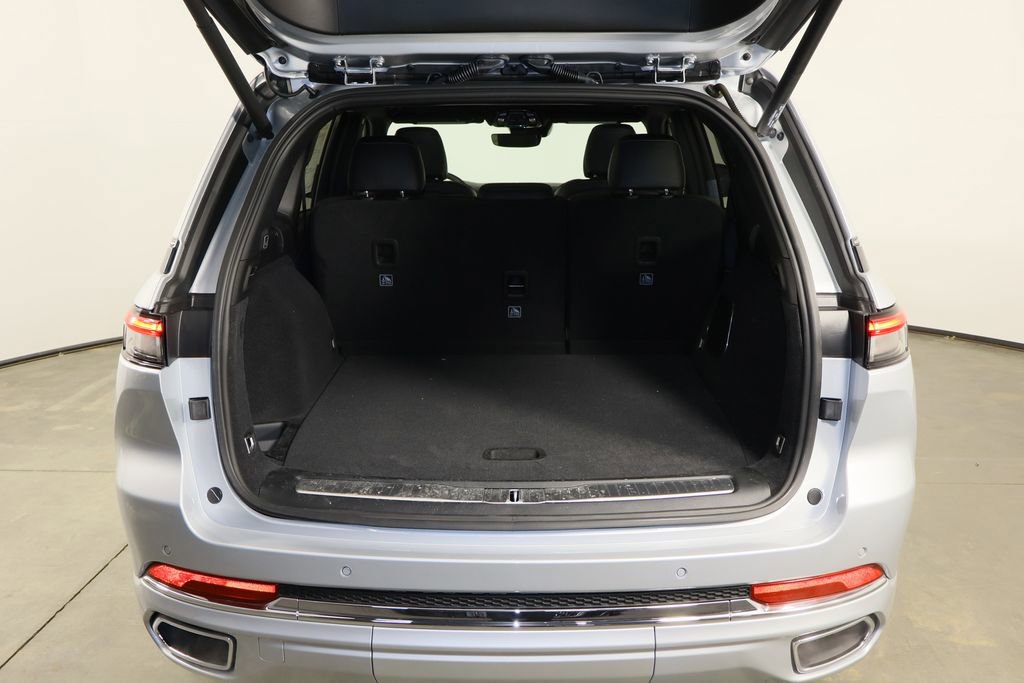 New 2024 Jeep Grand Cherokee Overland image 16