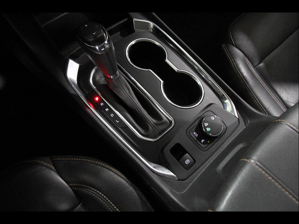 Used 2020 Chevrolet Traverse LT w/ Driver Confidence II Package image 16