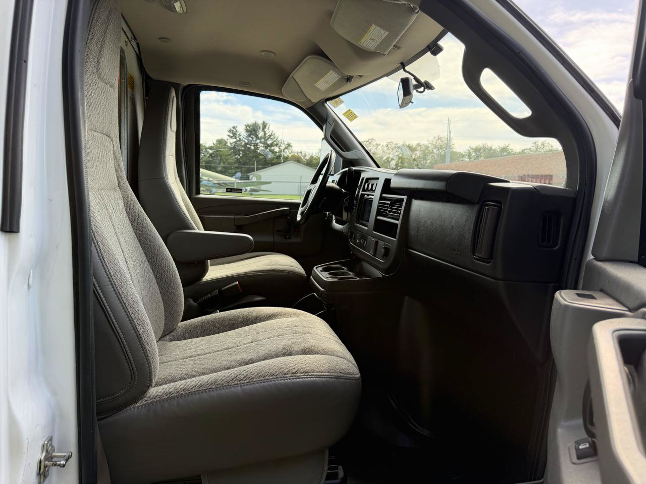 Used 2023 Chevrolet Express 3500 w/ Power Convenience Package RWD image 17
