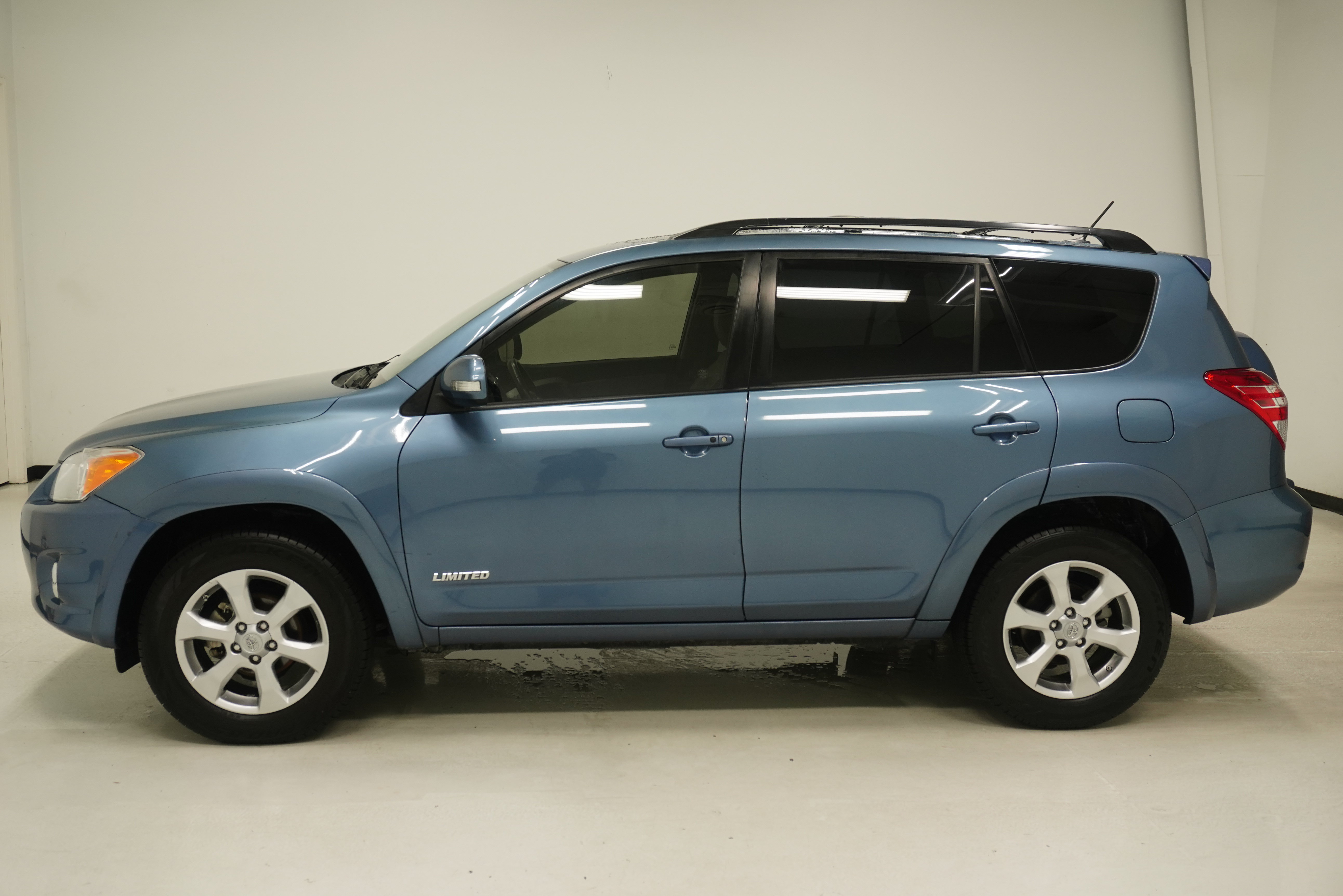 Used 2011 Toyota RAV4 Limited w/ Limited Extra Value Pkg FWD image 7