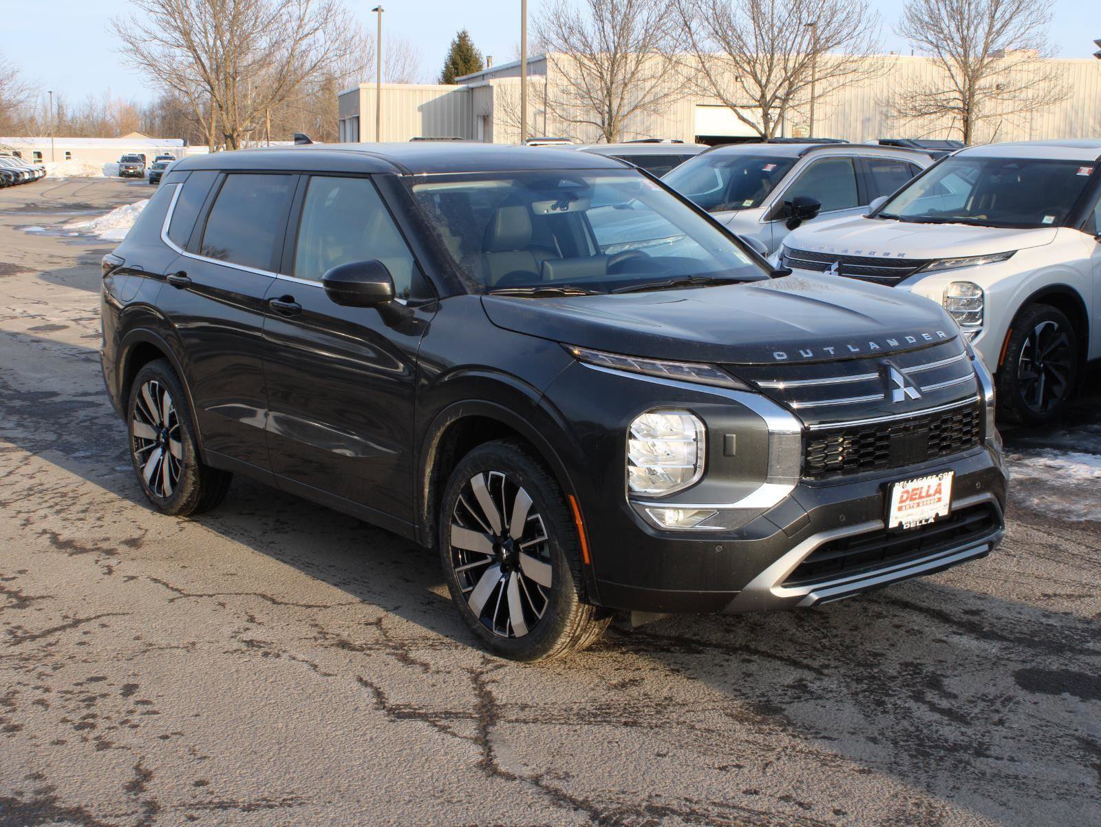 New 2026 Mitsubishi Outlander SE image 3