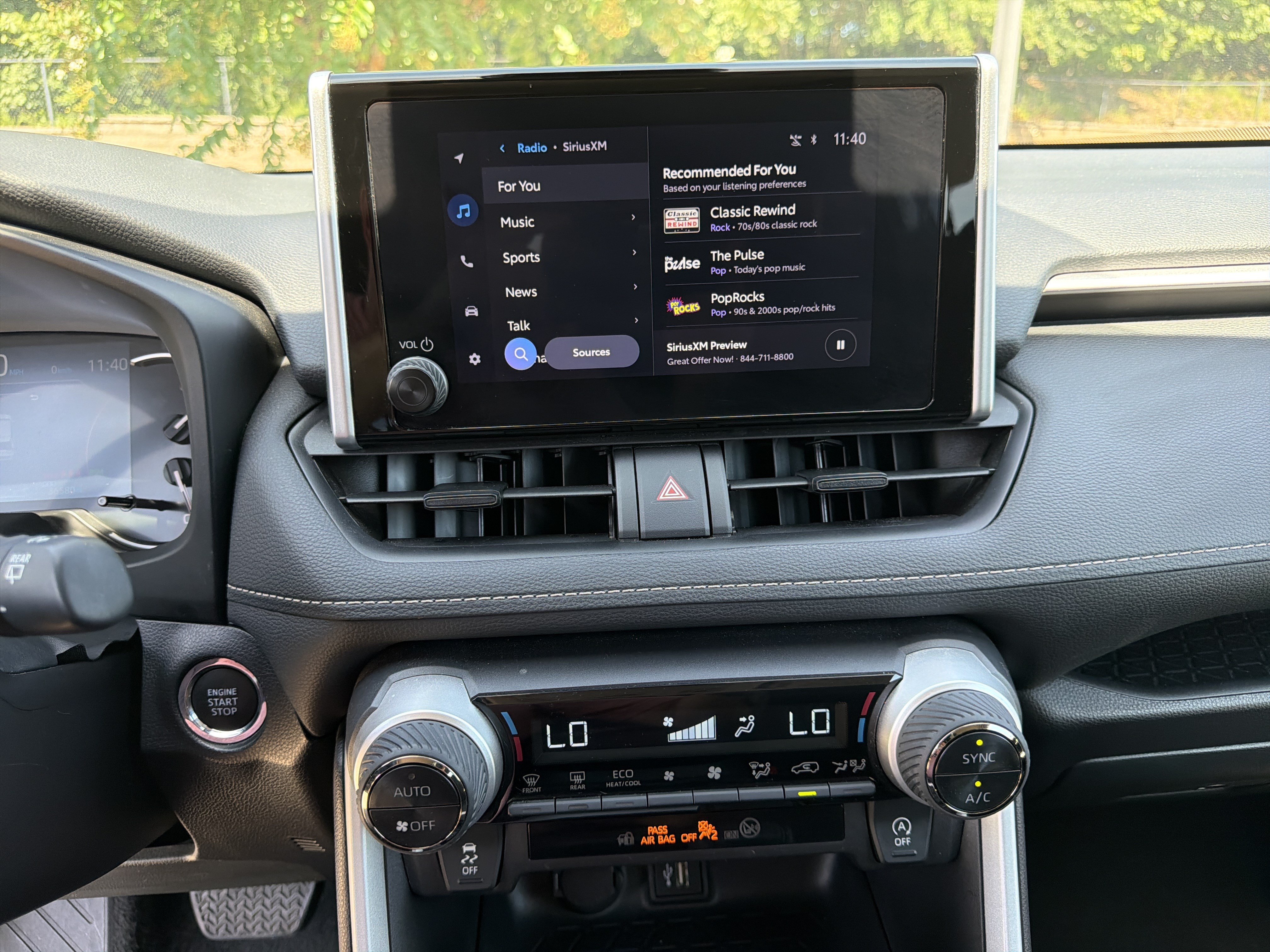 Used 2025 Toyota RAV4 XLE FWD image 27