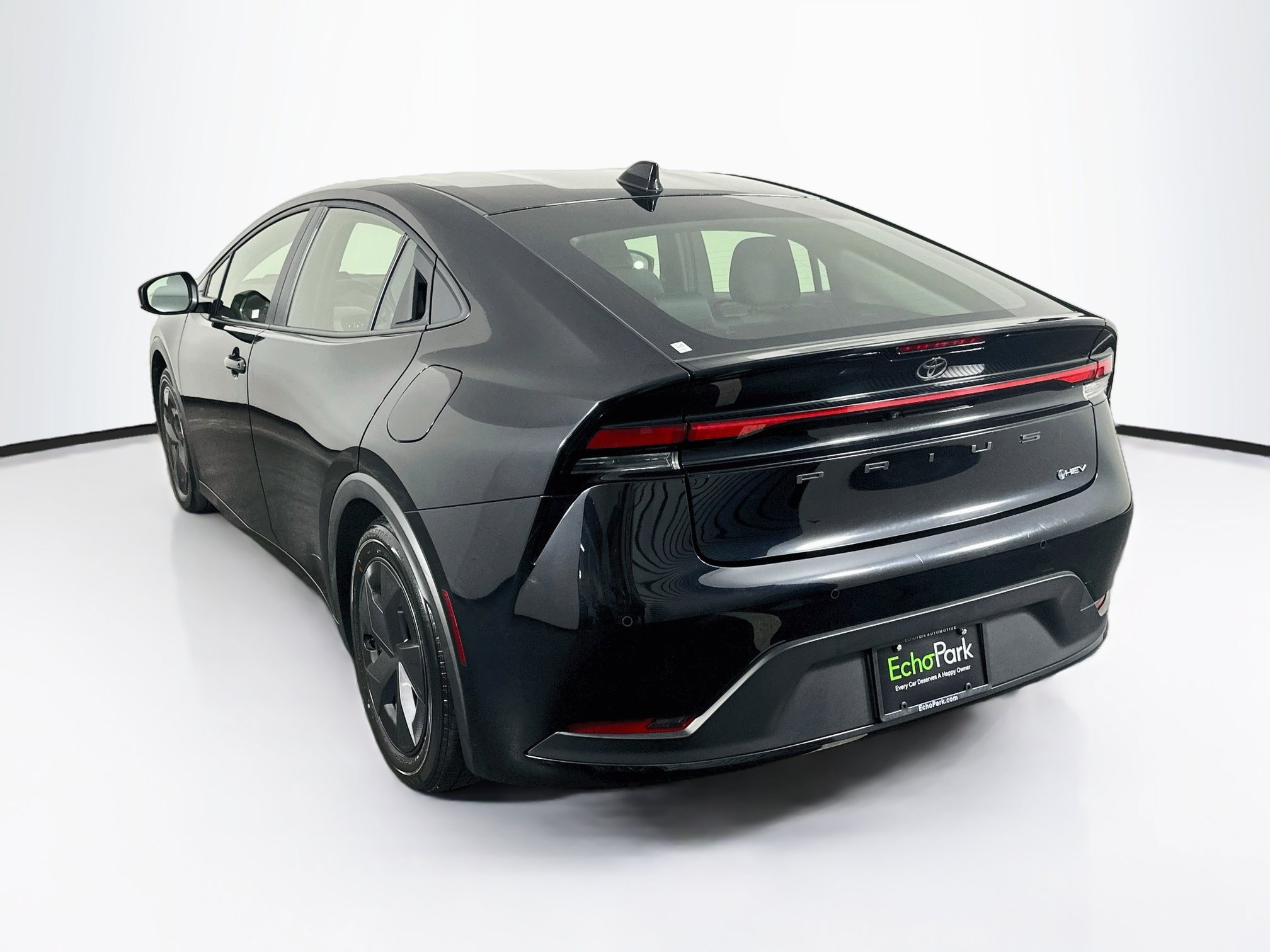 Used 2025 Toyota Prius LE FWD image 5