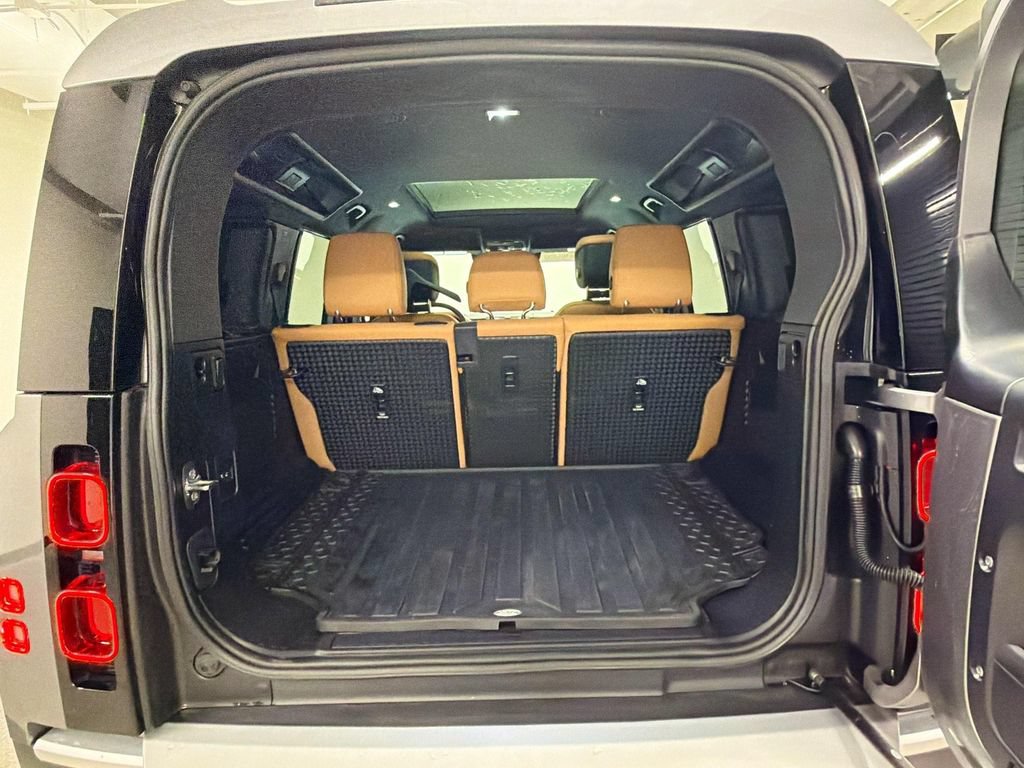 Used 2024 Land Rover Defender 110 SE AWD/4WD image 27