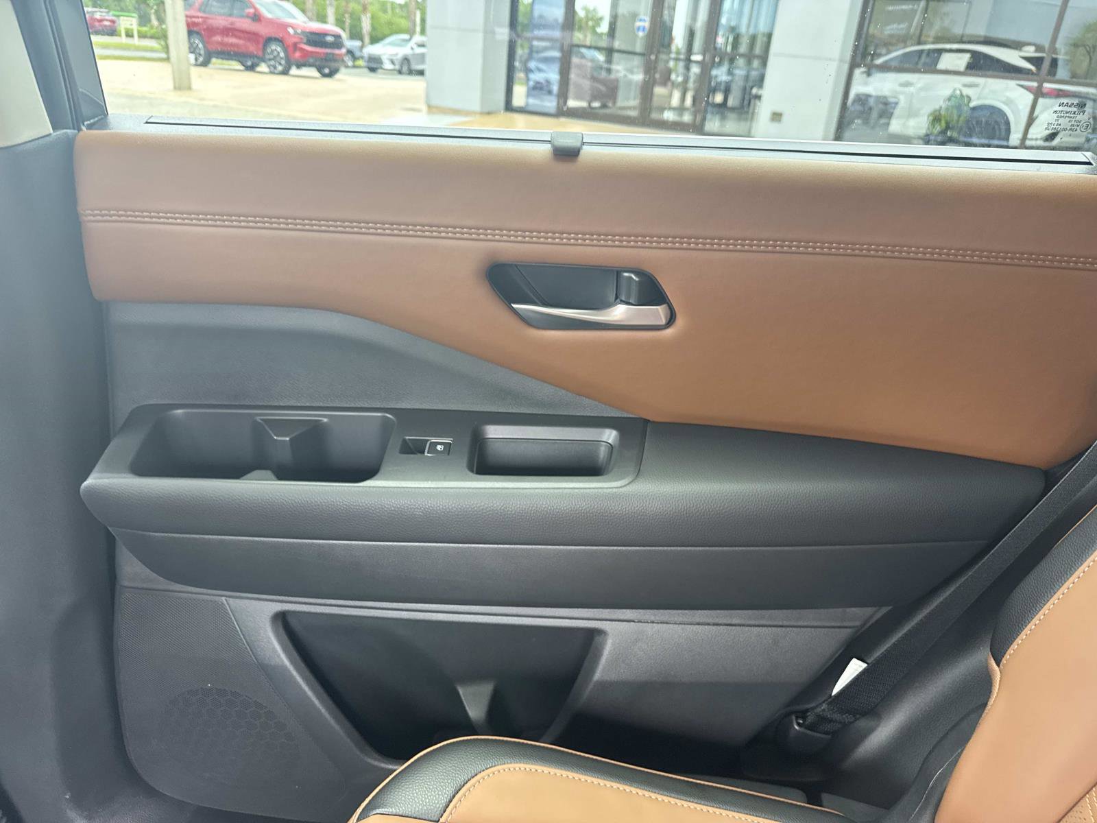 Used 2025 Nissan Pathfinder Platinum AWD/4WD image 15