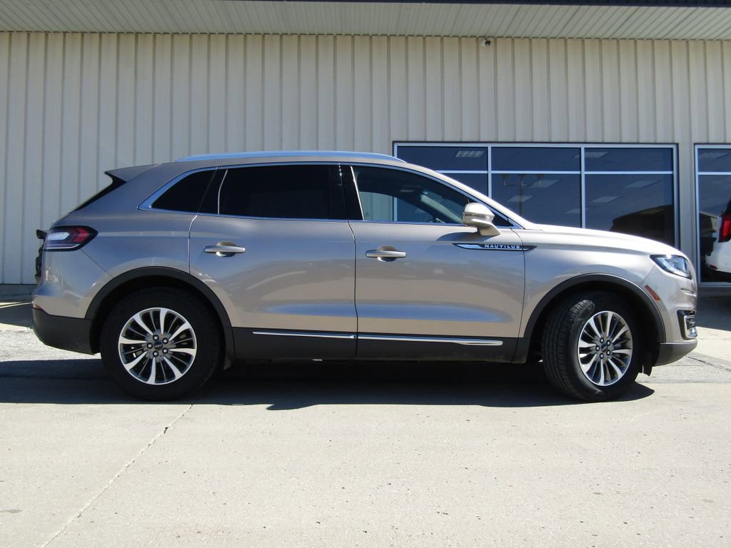 Used 2019 Lincoln Nautilus Select image 2