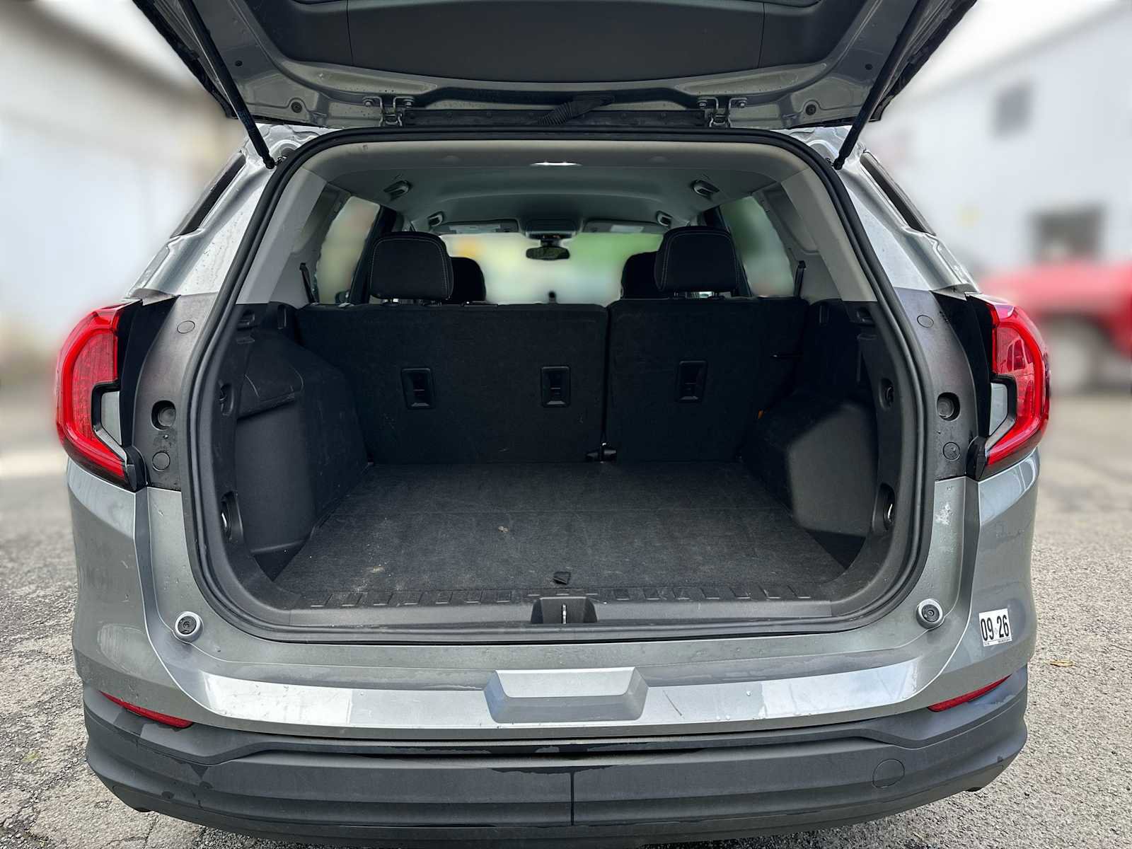 Used 2024 GMC Terrain SLE image 19