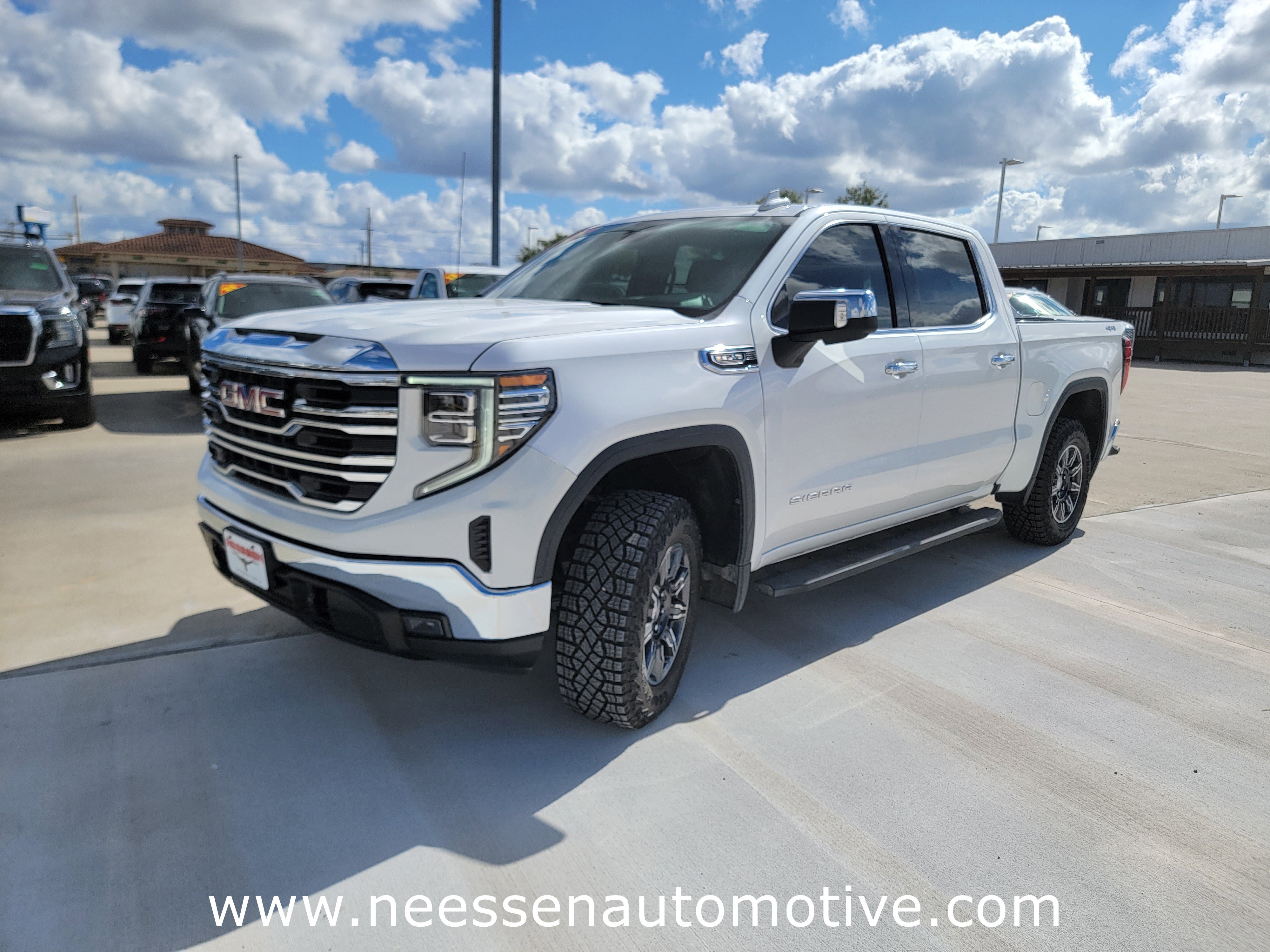 Used 2022 GMC Sierra 1500 SLT w/ SLT Convenience Package image 3