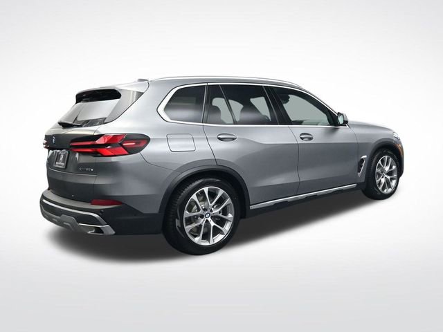 New 2026 BMW X5 xDrive50e image 4