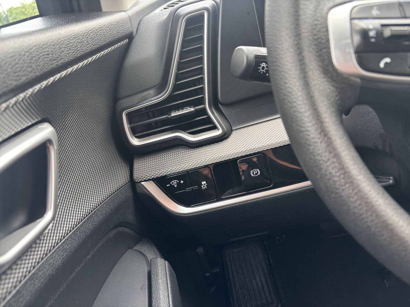 Used 2025 Kia Sportage LX image 33