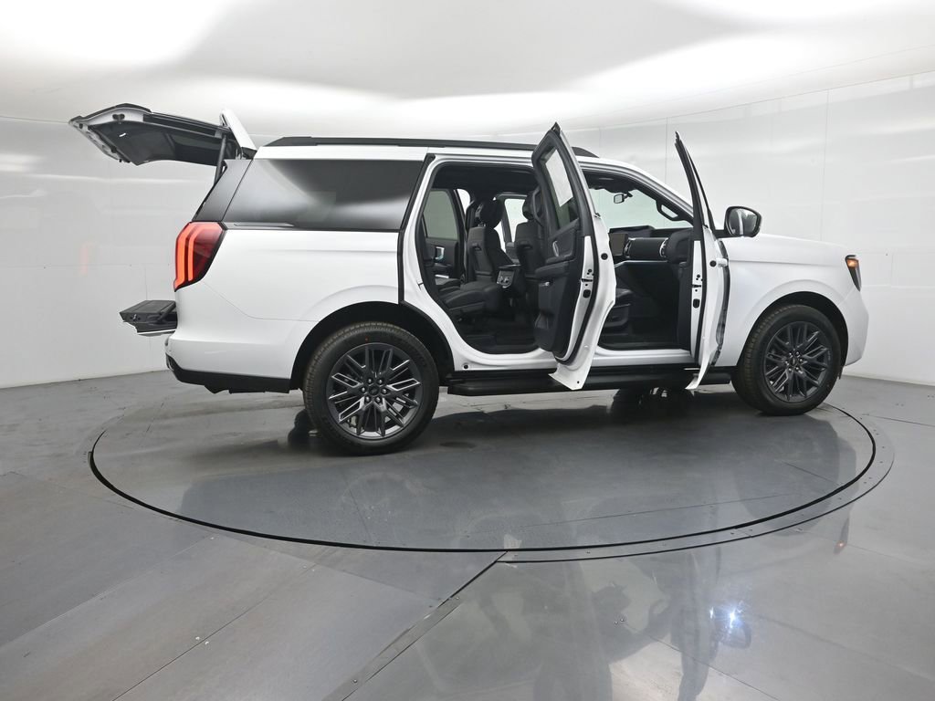 New 2026 Ford Expedition Platinum image 4