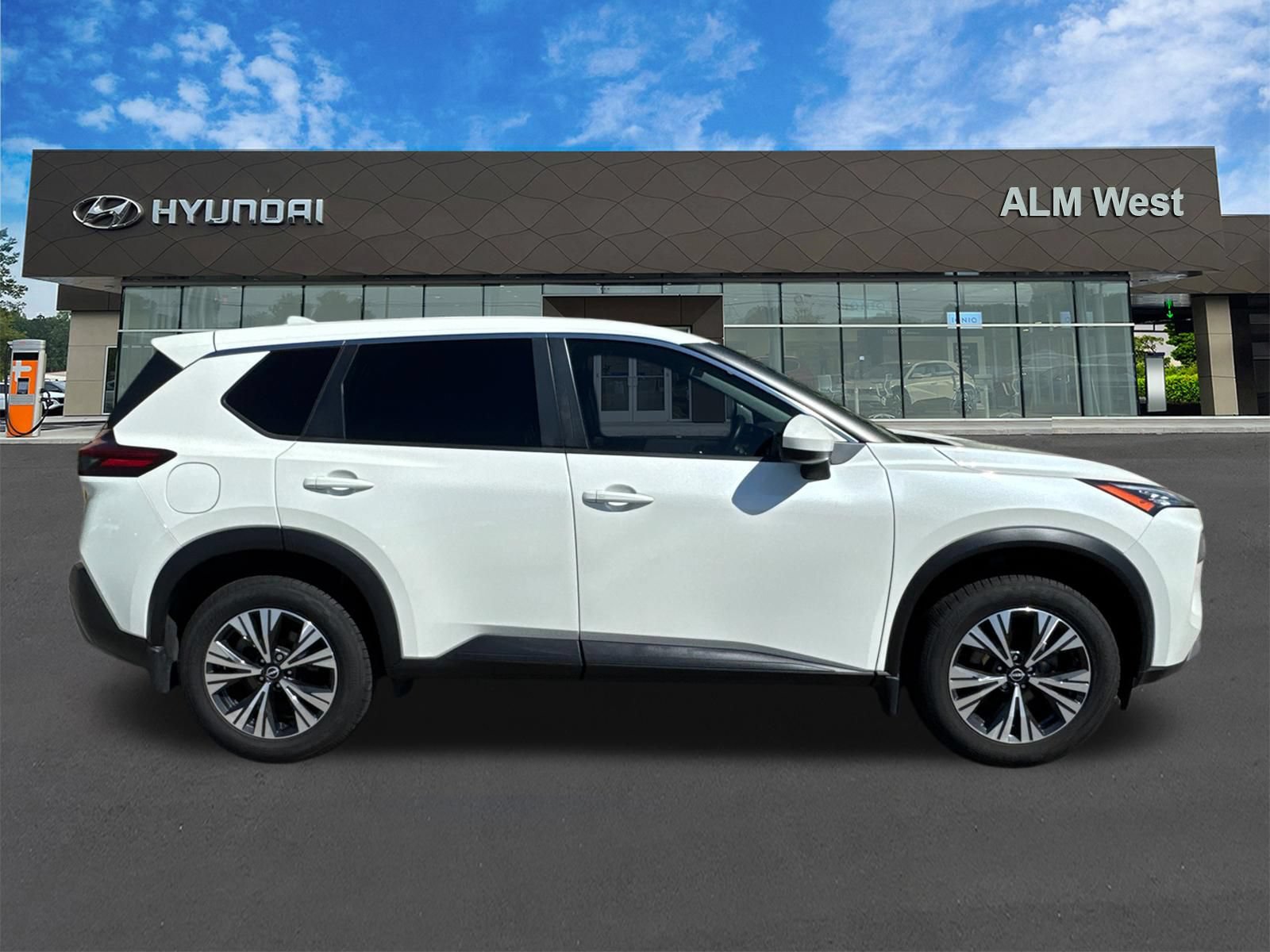 Used 2023 Nissan Rogue SV AWD/4WD image 4