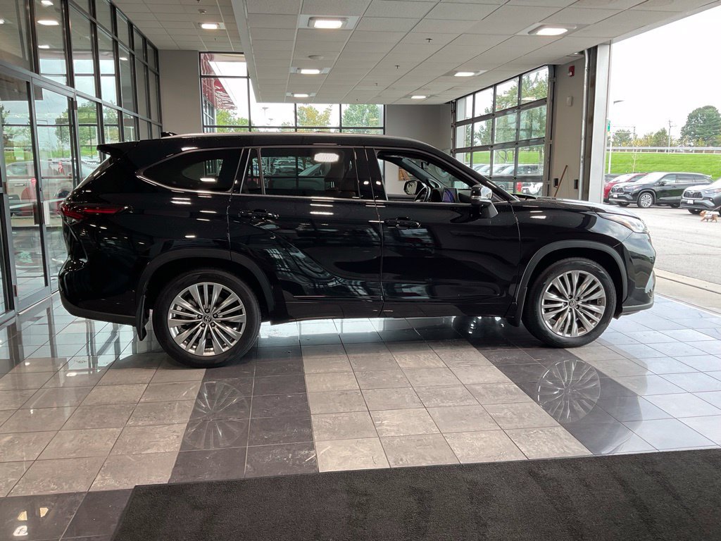 Used 2024 Toyota Highlander Platinum AWD/4WD image 6