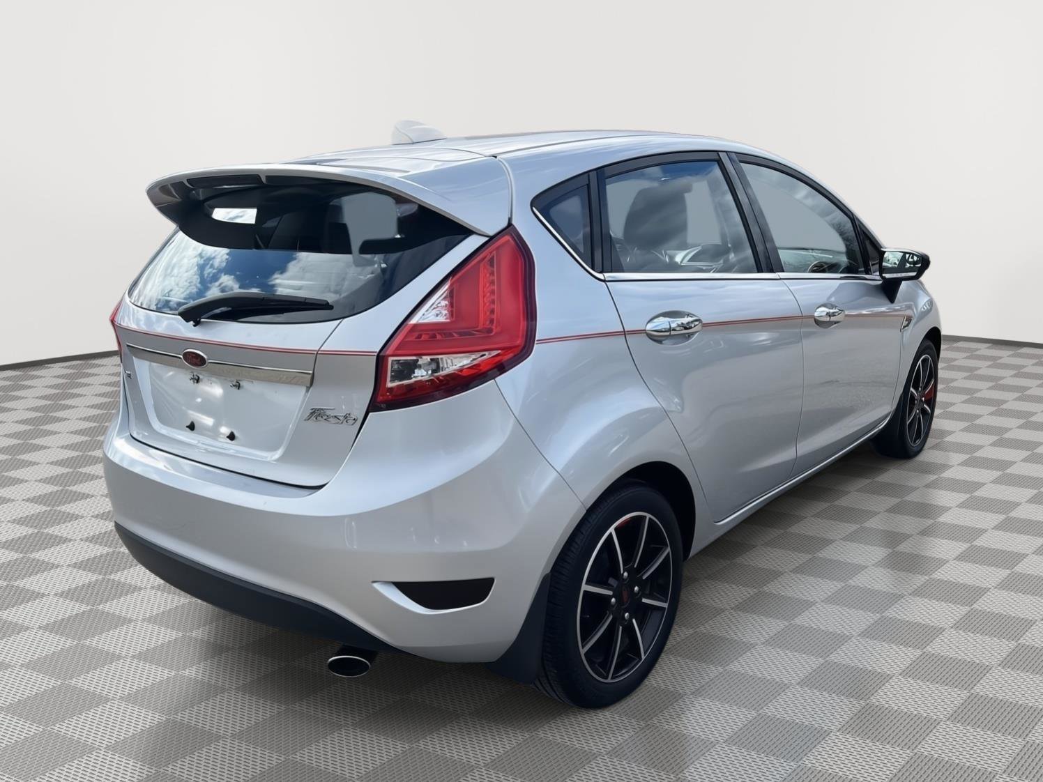 Used 2016 Ford Fiesta SE w/ SE Black Package image 7