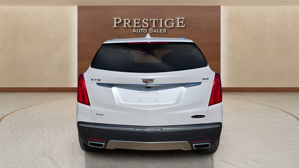 Used 2017 Cadillac XT5 Platinum w/ Driver Assist Package image 4