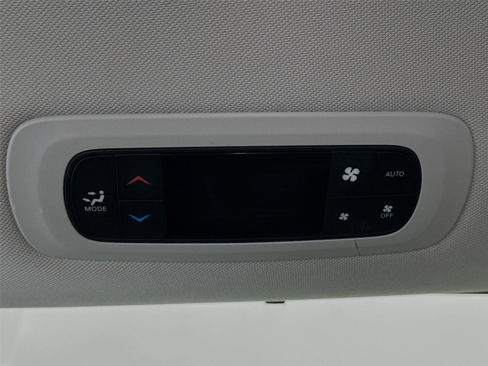 Used 2024 Chrysler Pacifica Touring-L FWD image 32