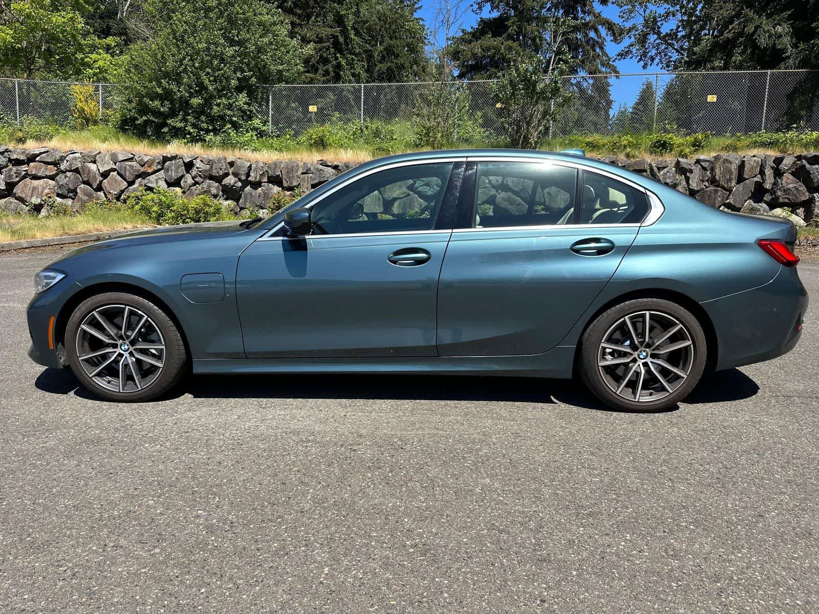 Used 2021 BMW 330e w/ Convenience Package RWD image 2