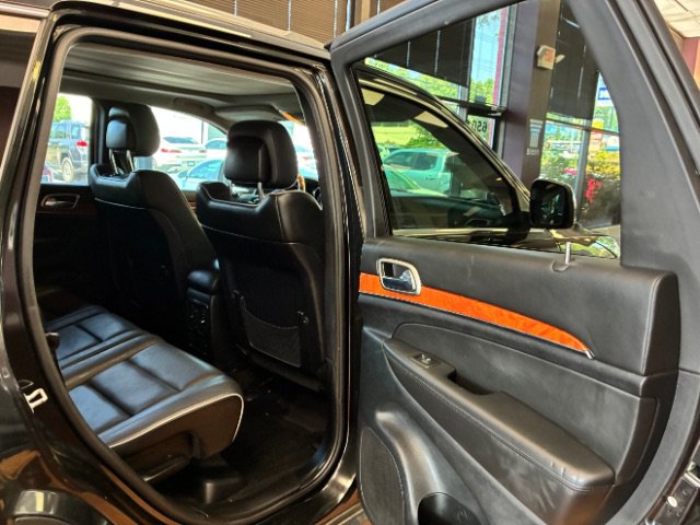 Used 2013 Jeep Grand Cherokee Overland w/ Advance Technology Group RWD image 29