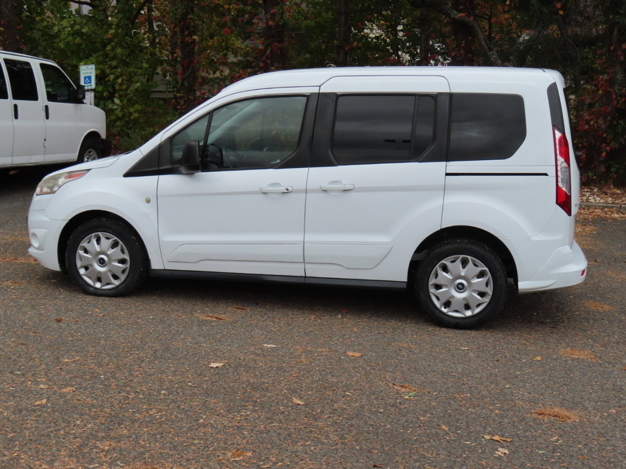 Used 2016 Ford Transit Connect XLT image 3