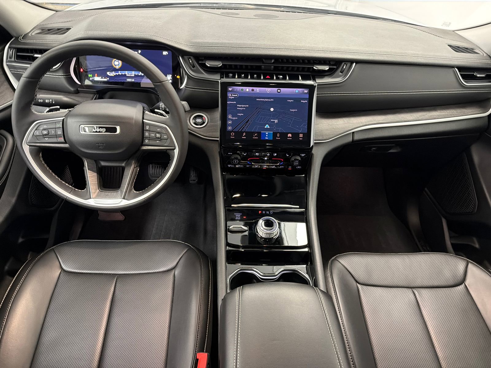 Used 2023 Jeep Grand Cherokee L Limited w/ Luxury Tech Group II image 21