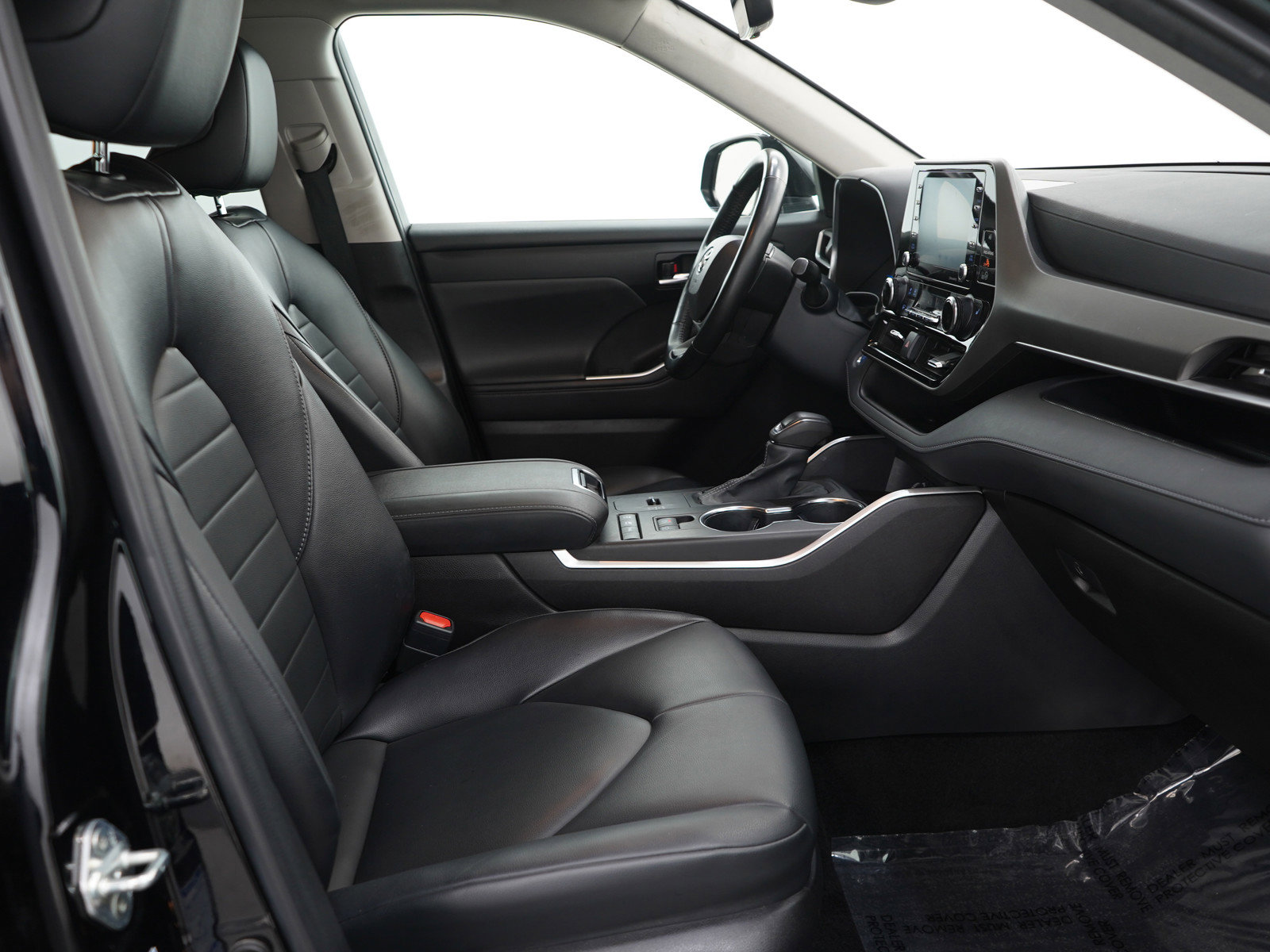 Used 2022 Toyota Highlander XLE image 16