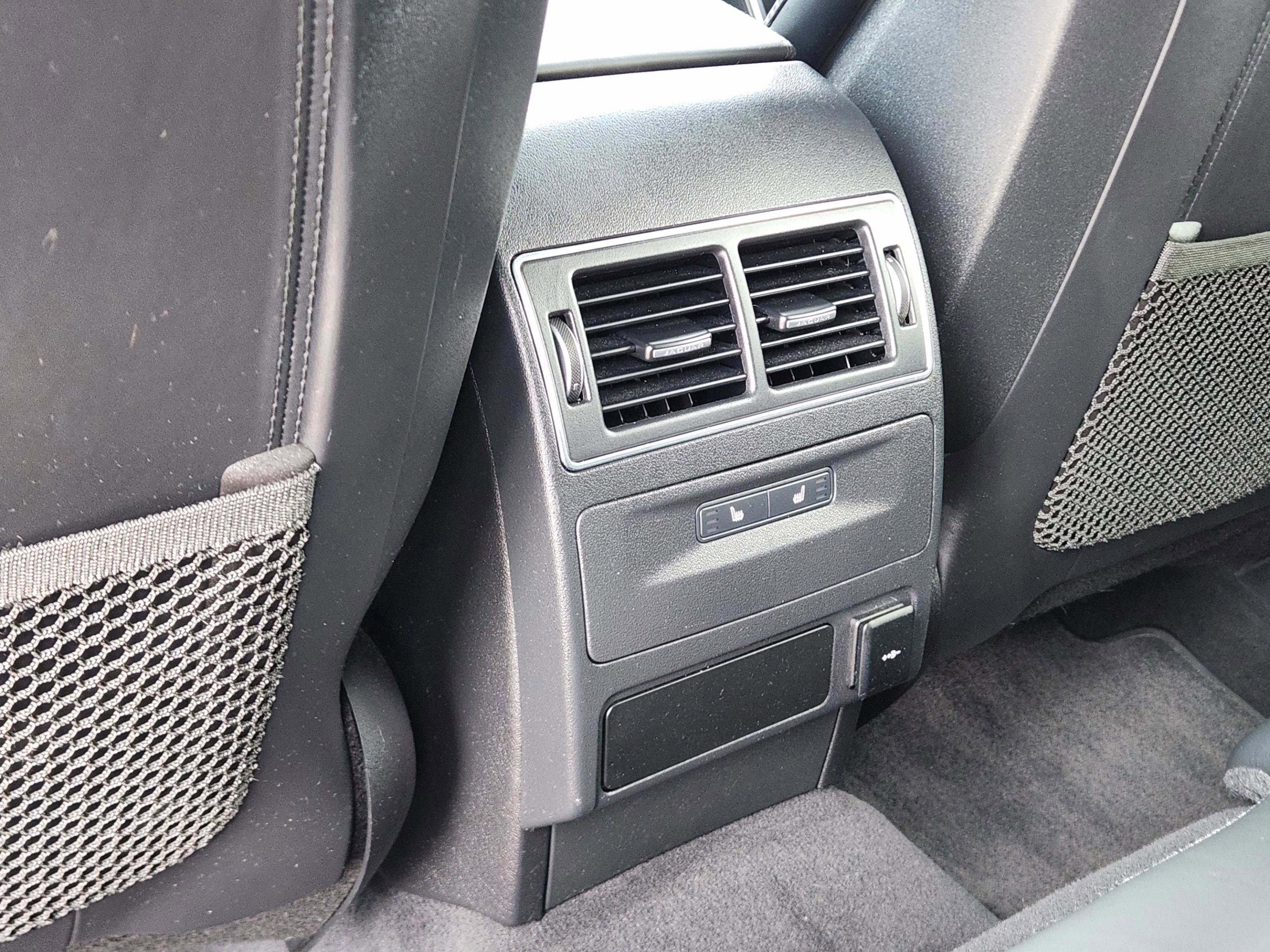 Used 2022 Jaguar F-PACE SVR image 27