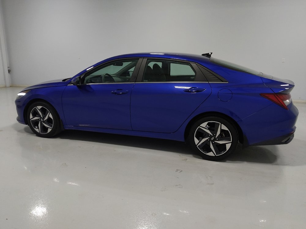 Used 2022 Hyundai Elantra SEL w/ Convenience + Premium Package FWD image 3