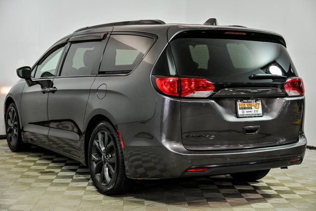 Used 2018 Chrysler Pacifica Touring-L Plus image 4
