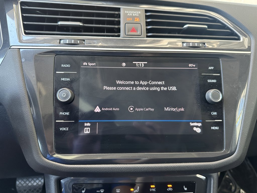 Used 2022 Volkswagen Tiguan SE w/ Panoramic Sunroof Package image 24