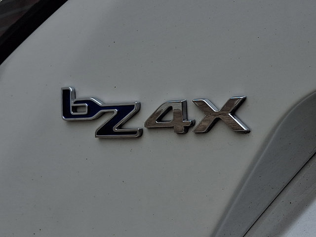 Used 2024 Toyota bZ4X XLE w/ Weather Package image 29