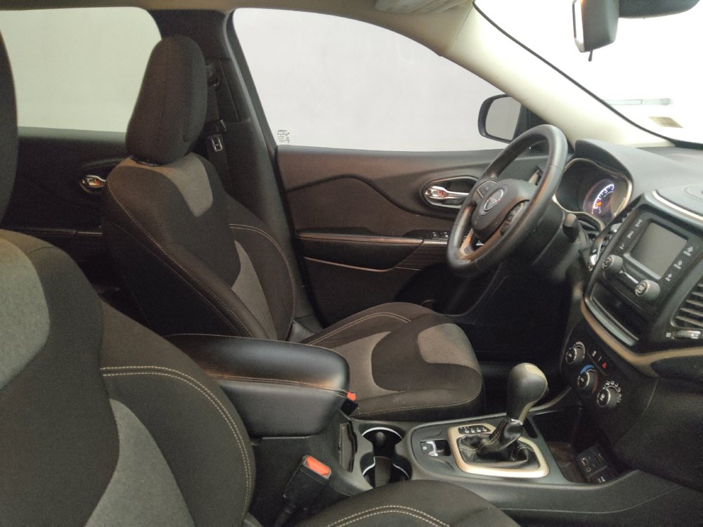 Used 2015 Jeep Cherokee Sport FWD image 21