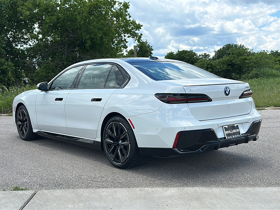 New 2024 BMW i7 xDrive60 w/ Executive Package image 6