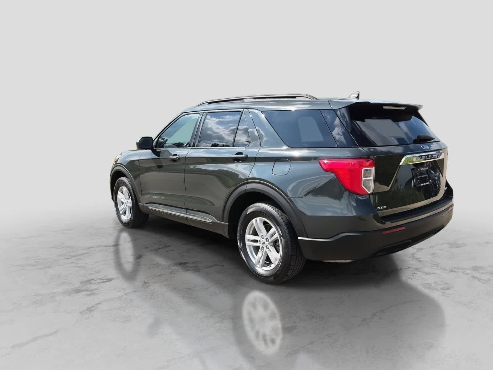 Used 2023 Ford Explorer XLT AWD/4WD image 6