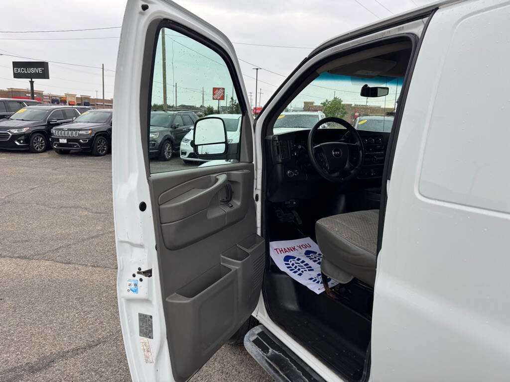 Used 2015 GMC Savana 2500 RWD image 10