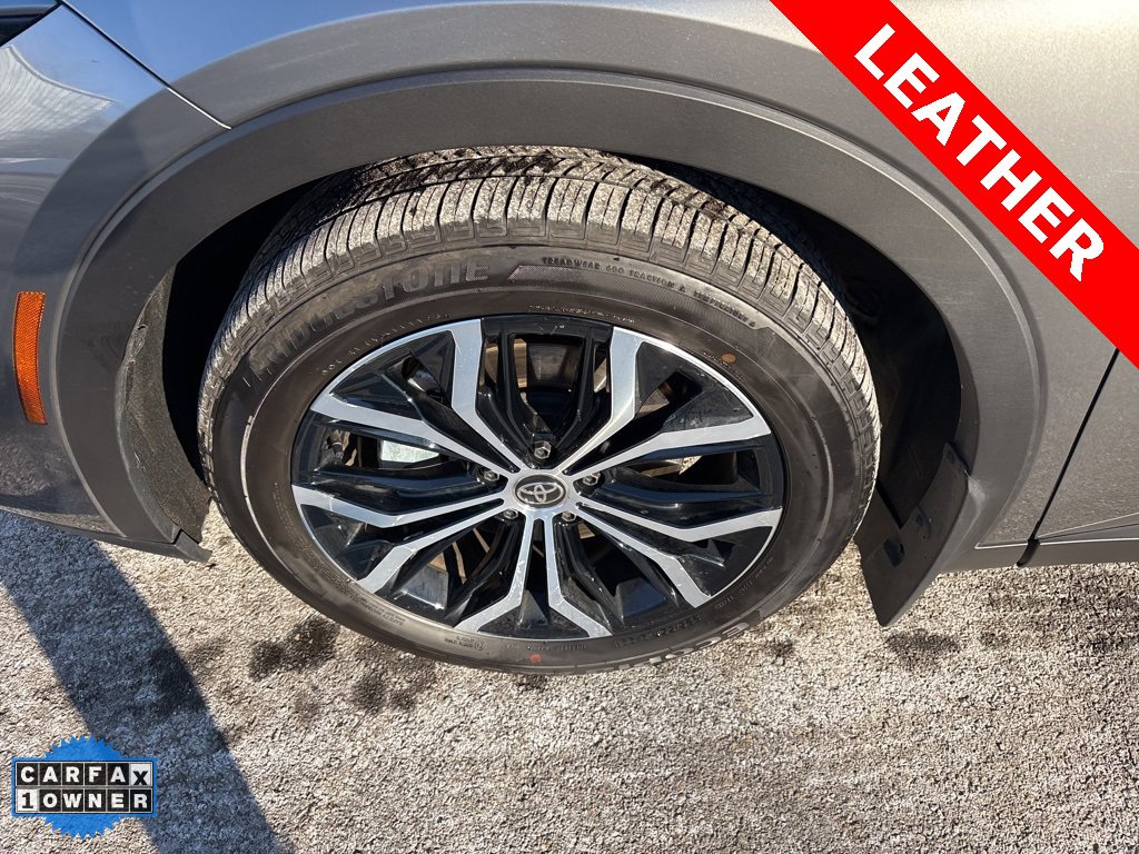 Used 2023 Toyota Crown Limited image 32